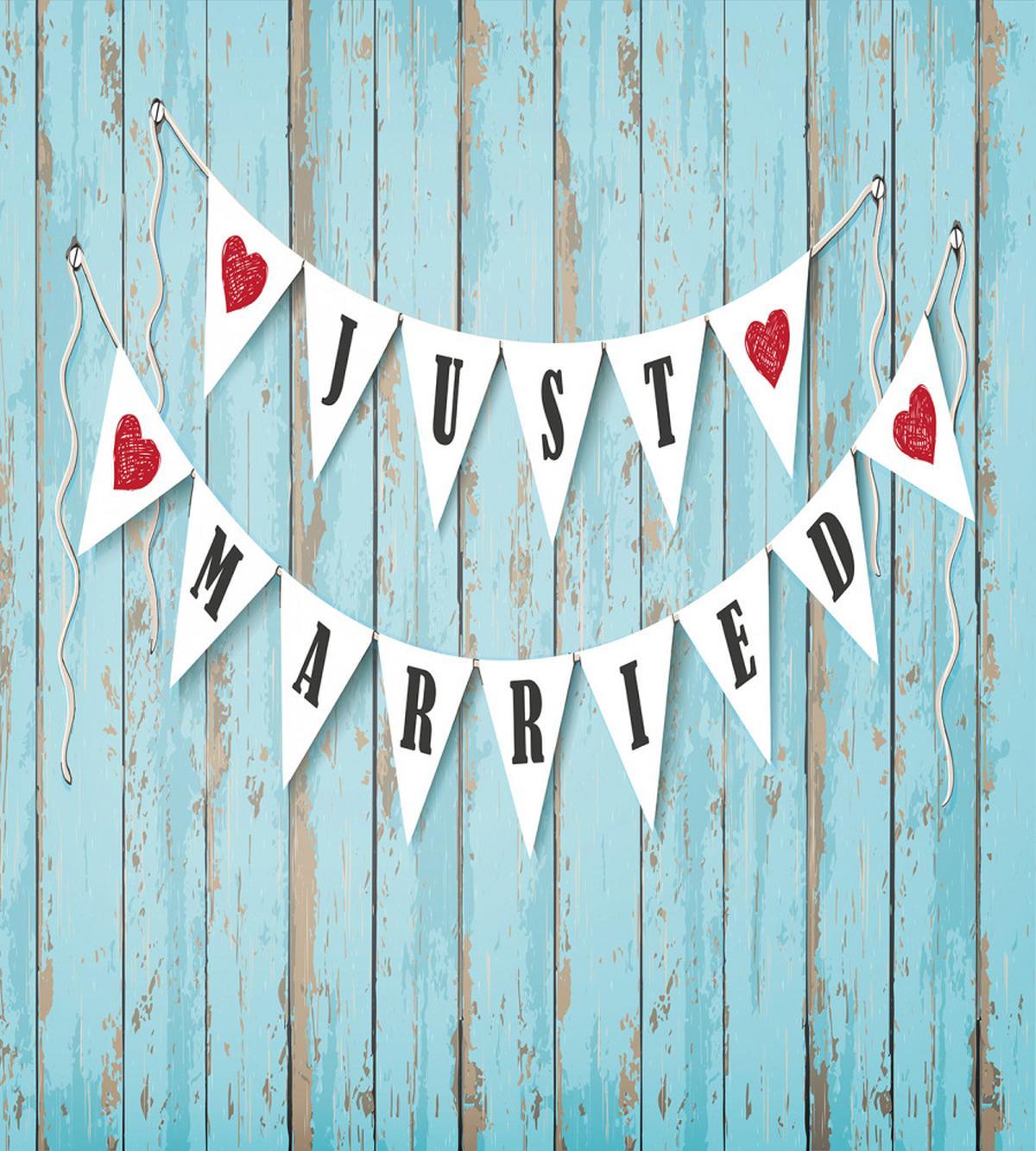 Just Married on Wood Door — Pattern