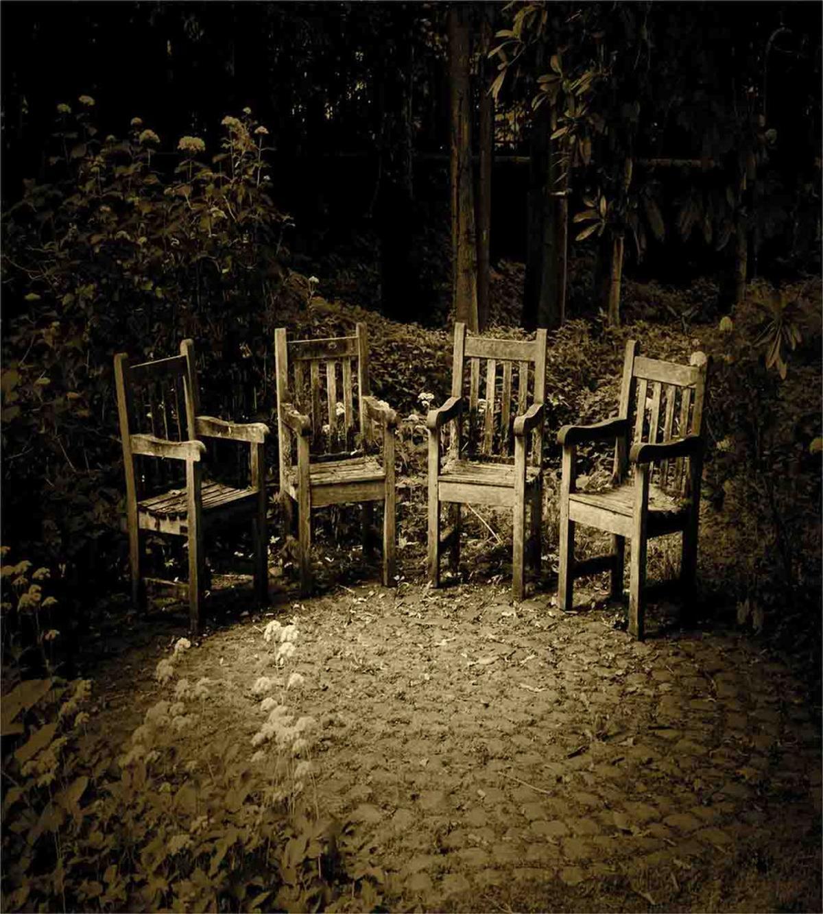 Small Wooden Rustic Chairs — Pattern