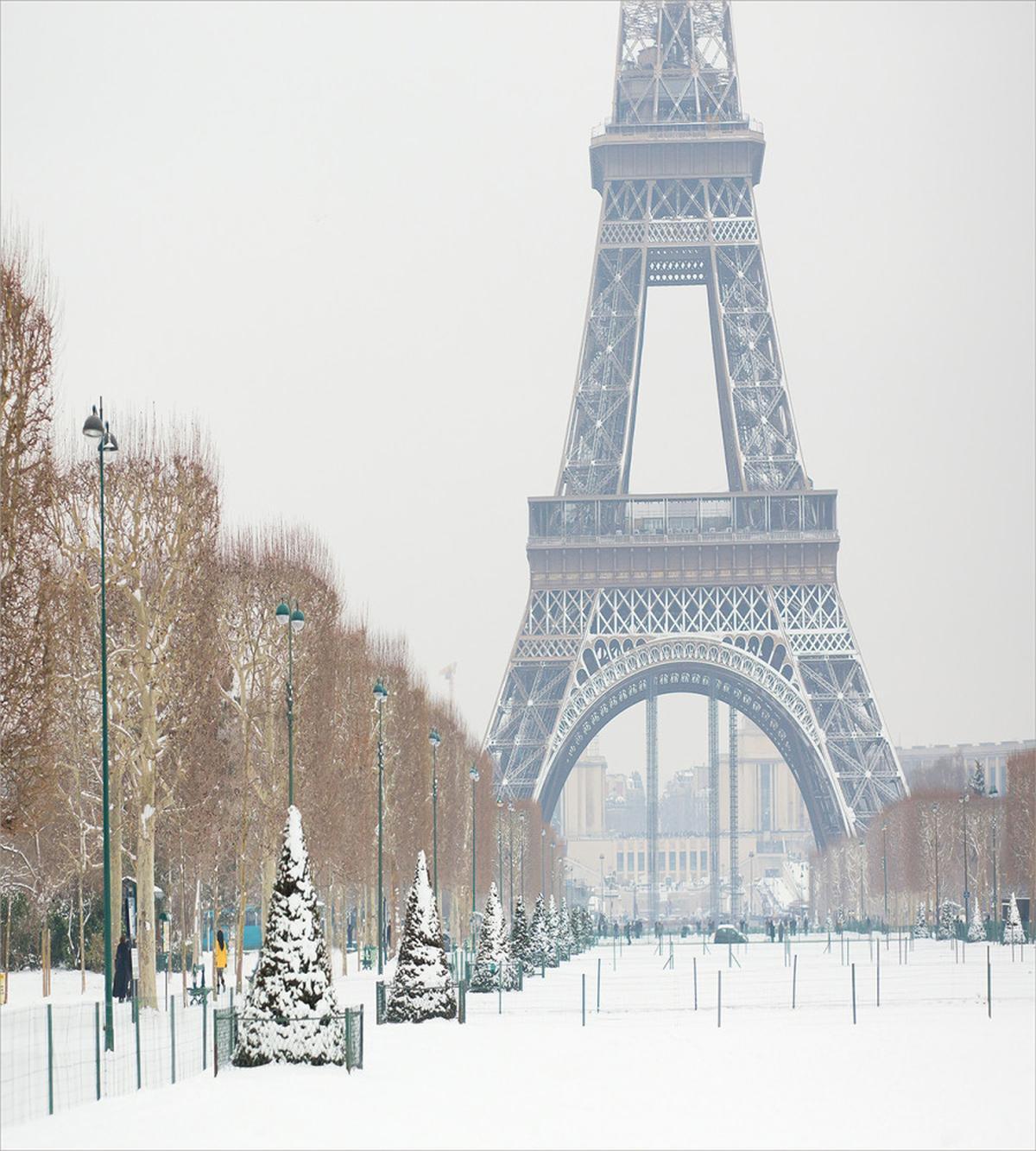 Eiffel Tower in Snow — Pattern