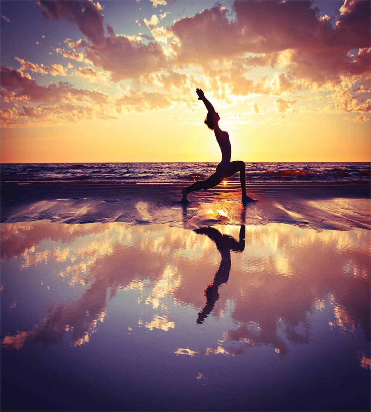 Woman on Beach Dramatic — Pattern