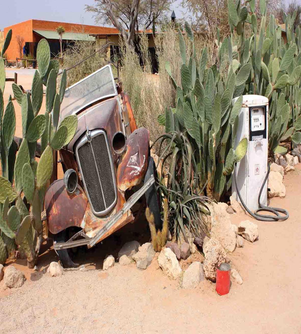 Rusty Broken Car — Pattern