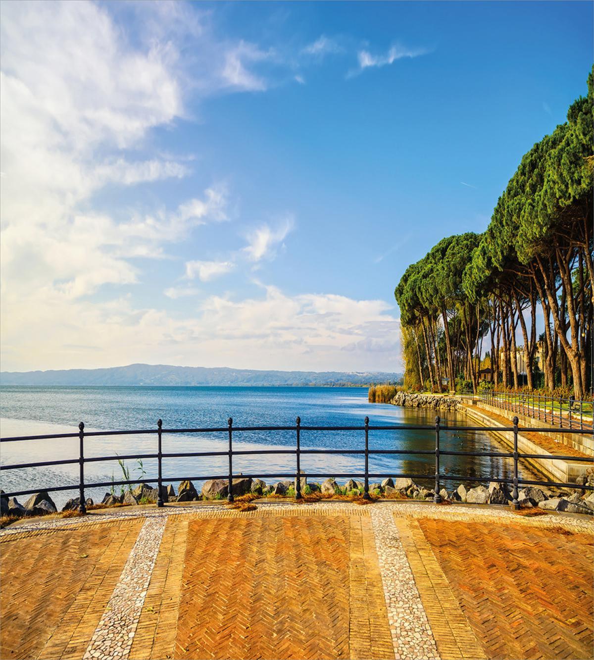 Bolsena Lake Italy View — Pattern