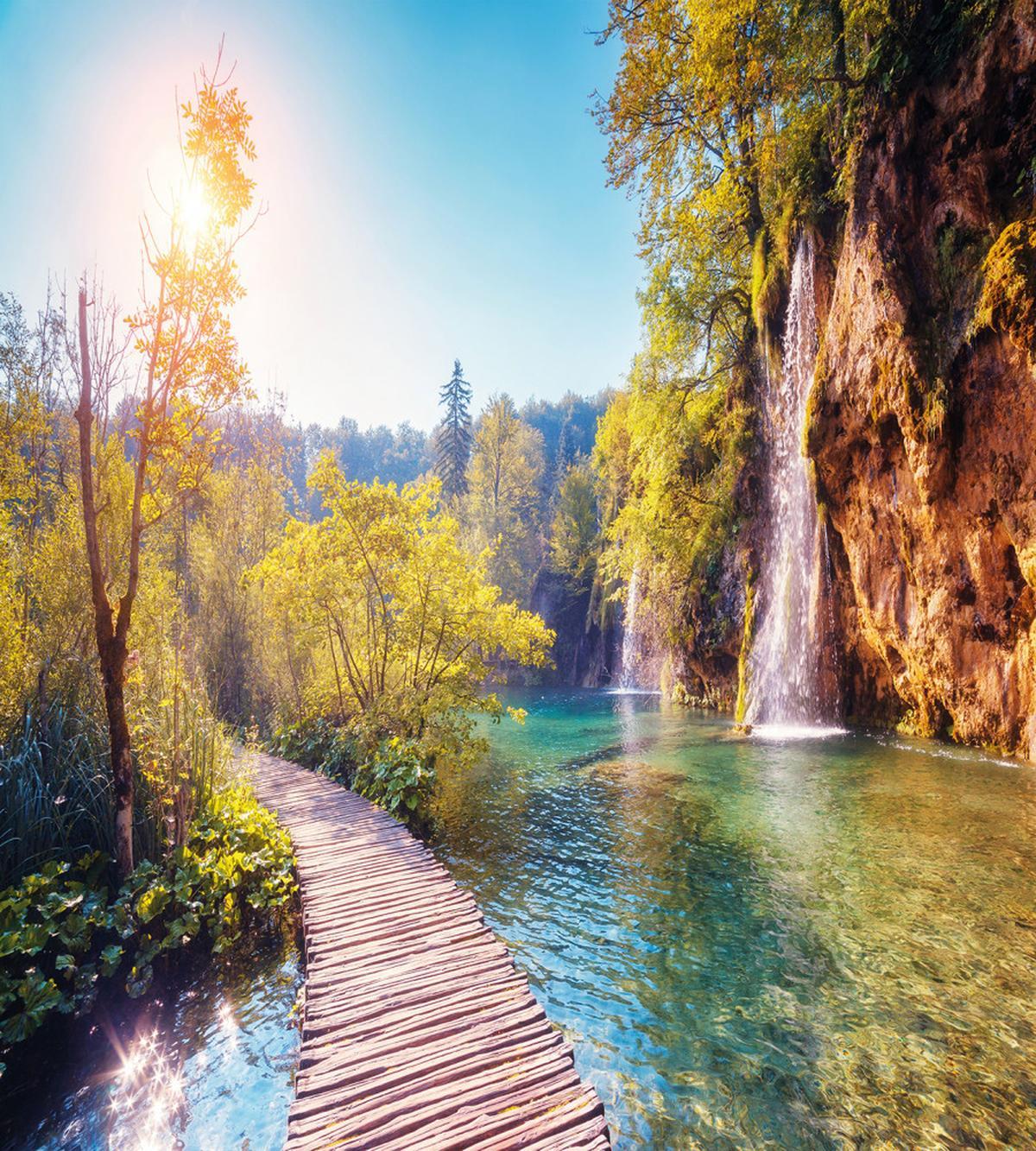Idyllic Lake Waterfall — Pattern