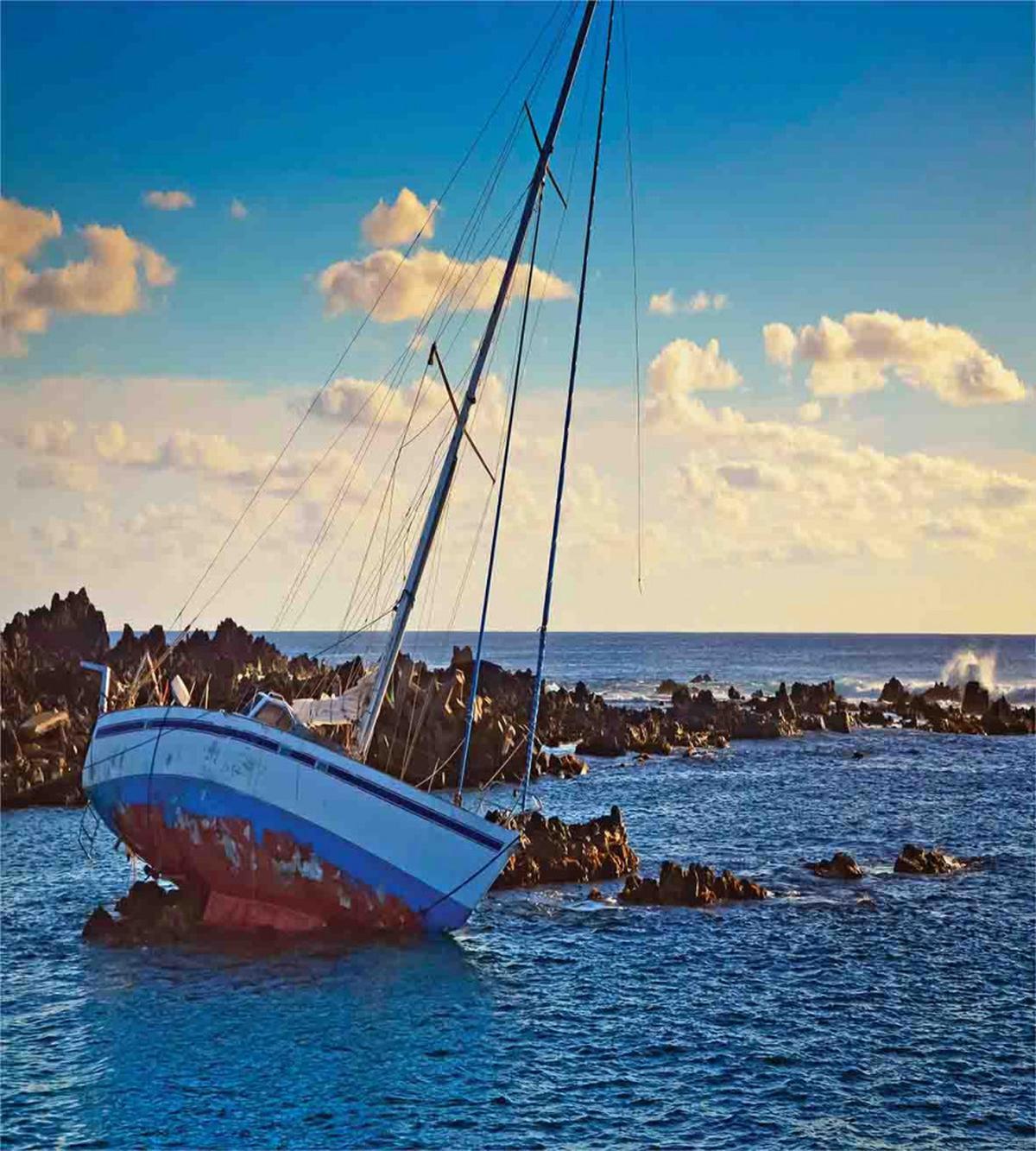 Yacht on Rocks Harbor — Pattern