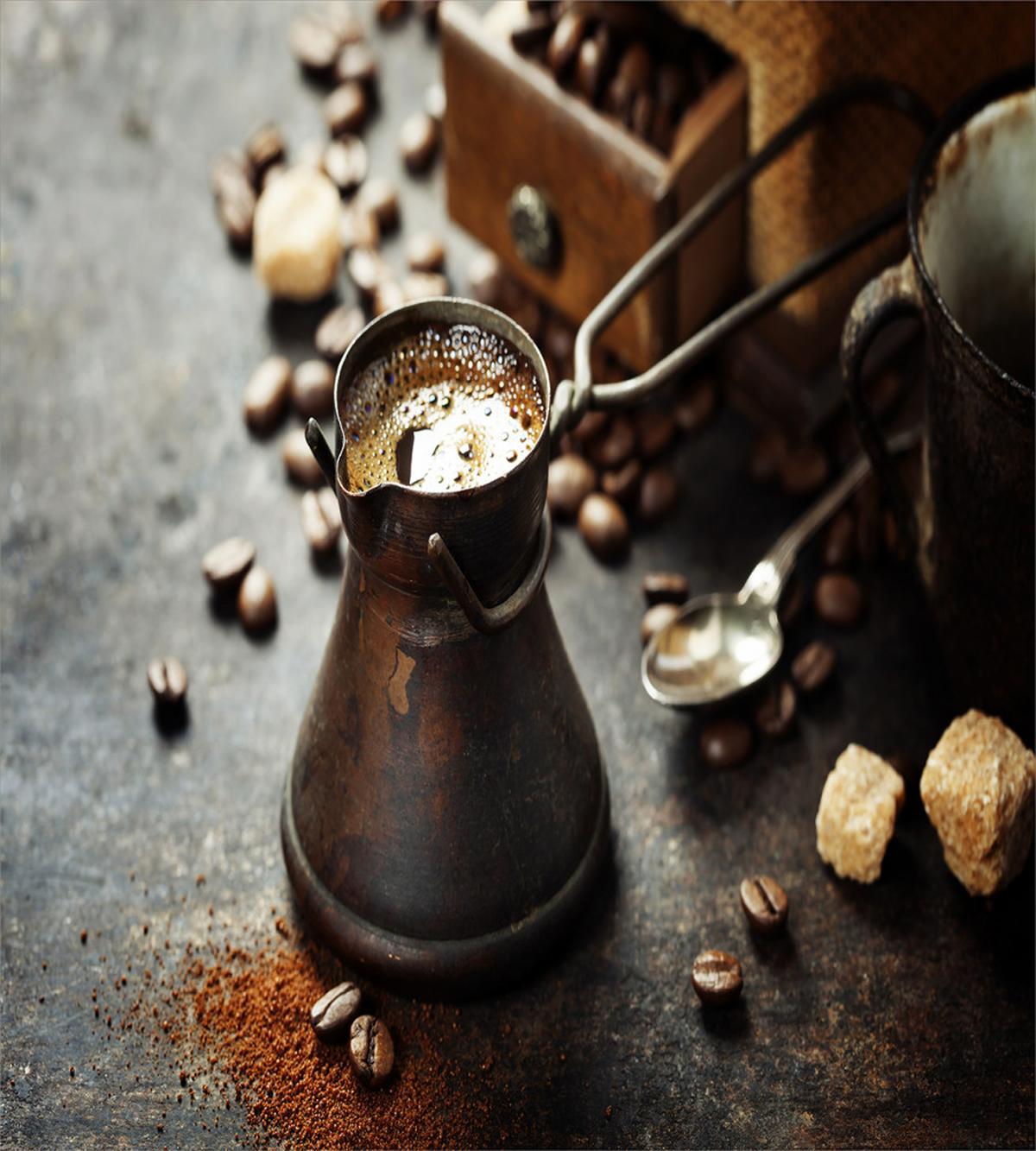 Old Coffee Pot and Mill — Pattern