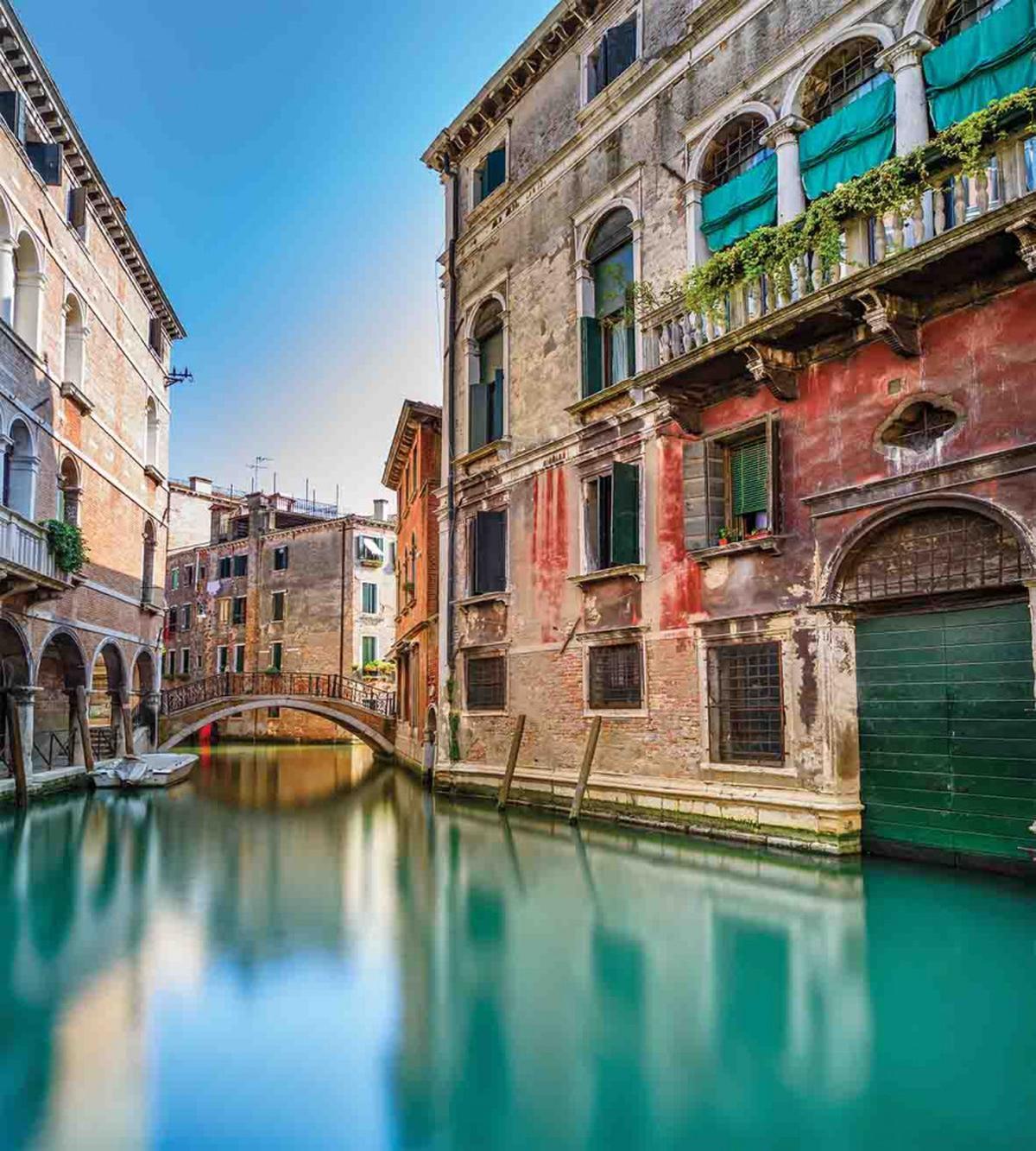 Italy City Water Canal — Pattern