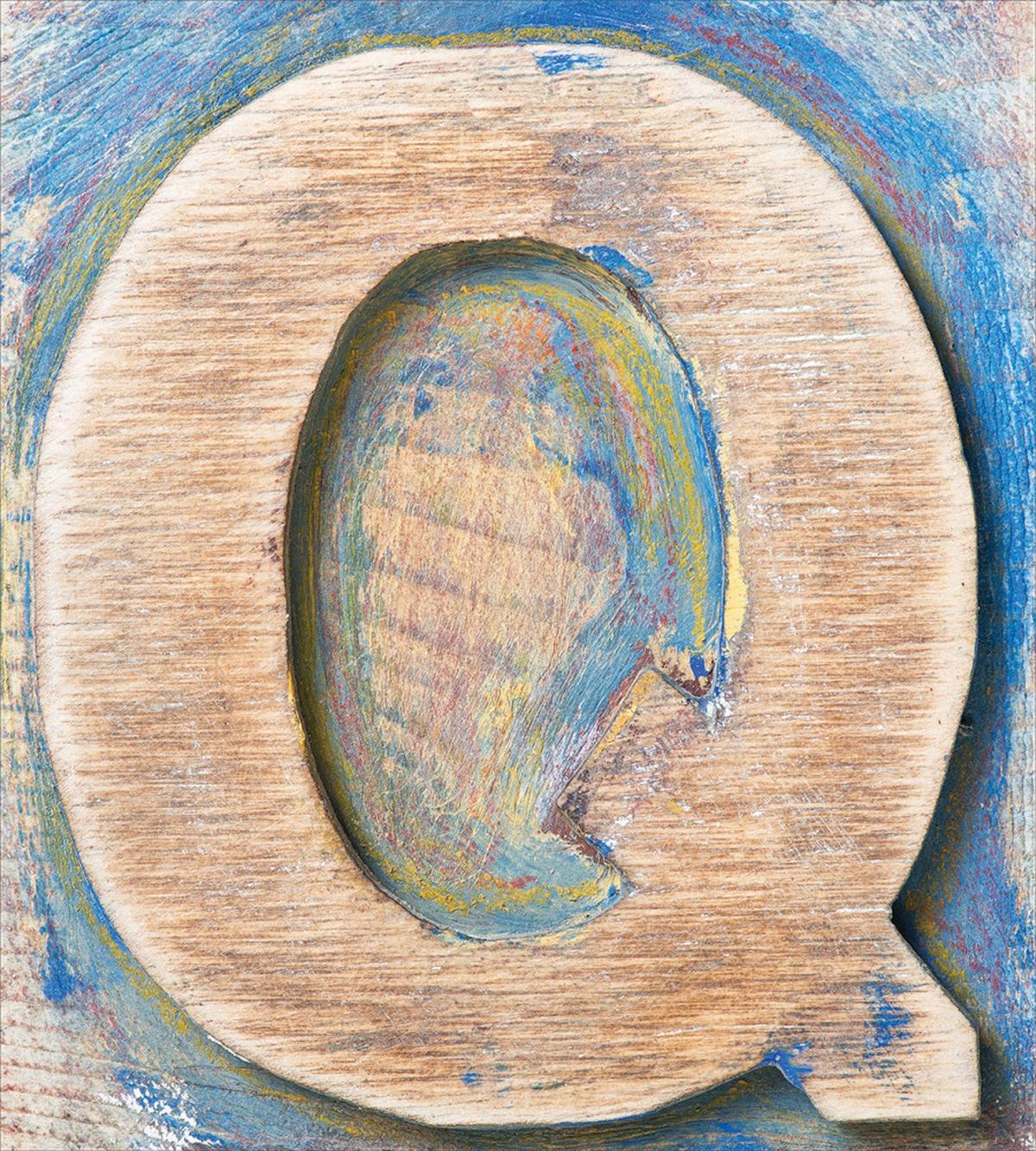 Q Uppercase Worn Wood — Pattern