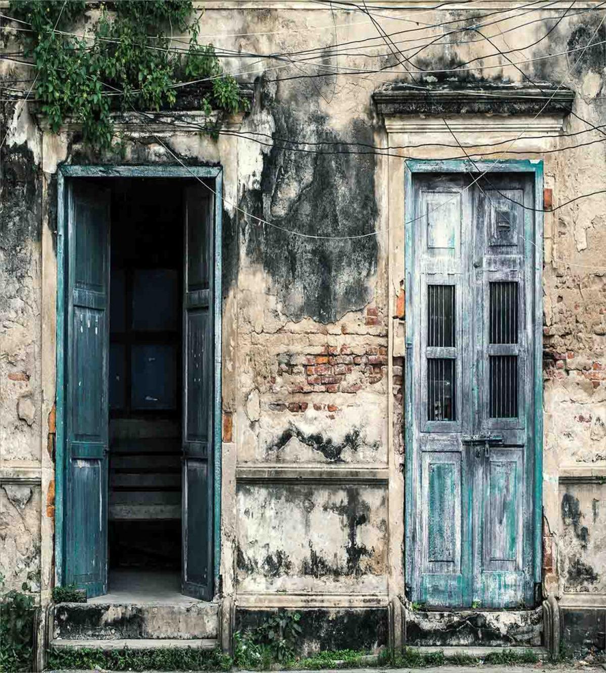 Doors of Old Rock House — Pattern