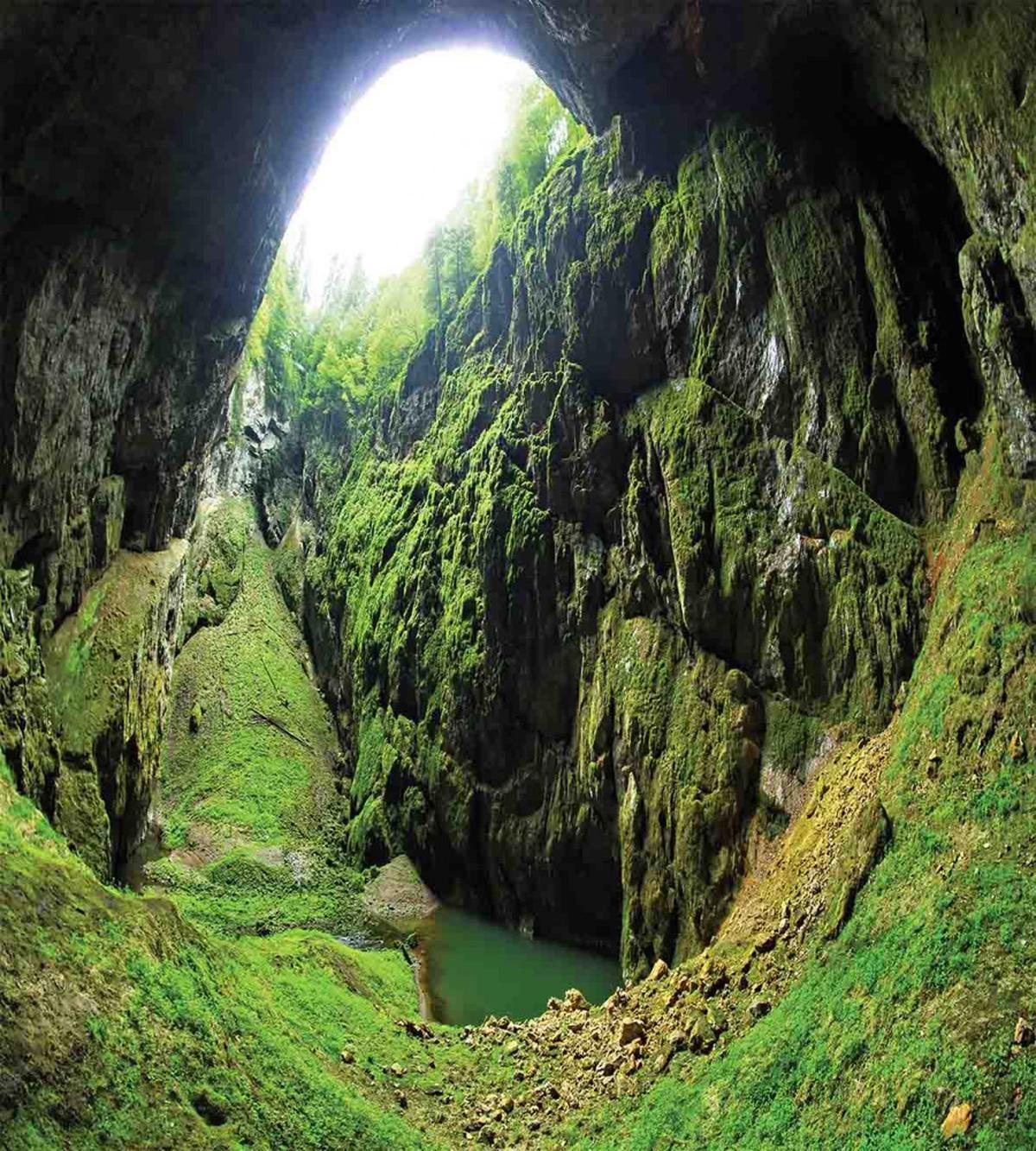 Punkevni Cave in Czech — Pattern