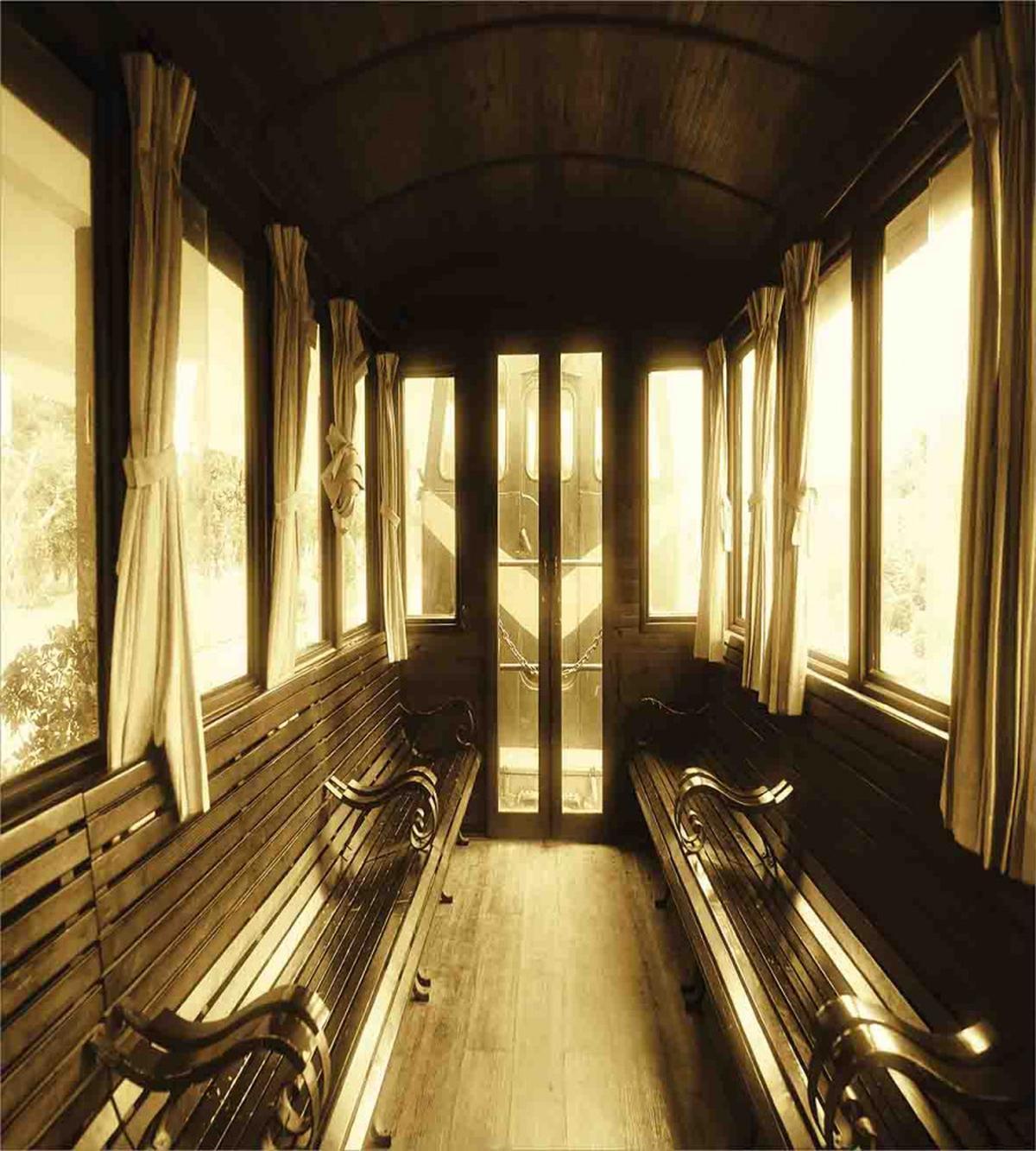 Old Vintage Train Salon — Pattern