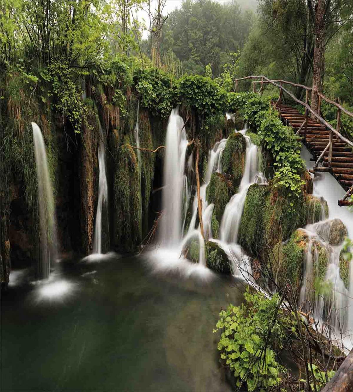 Crotian Round Waterfall — Pattern