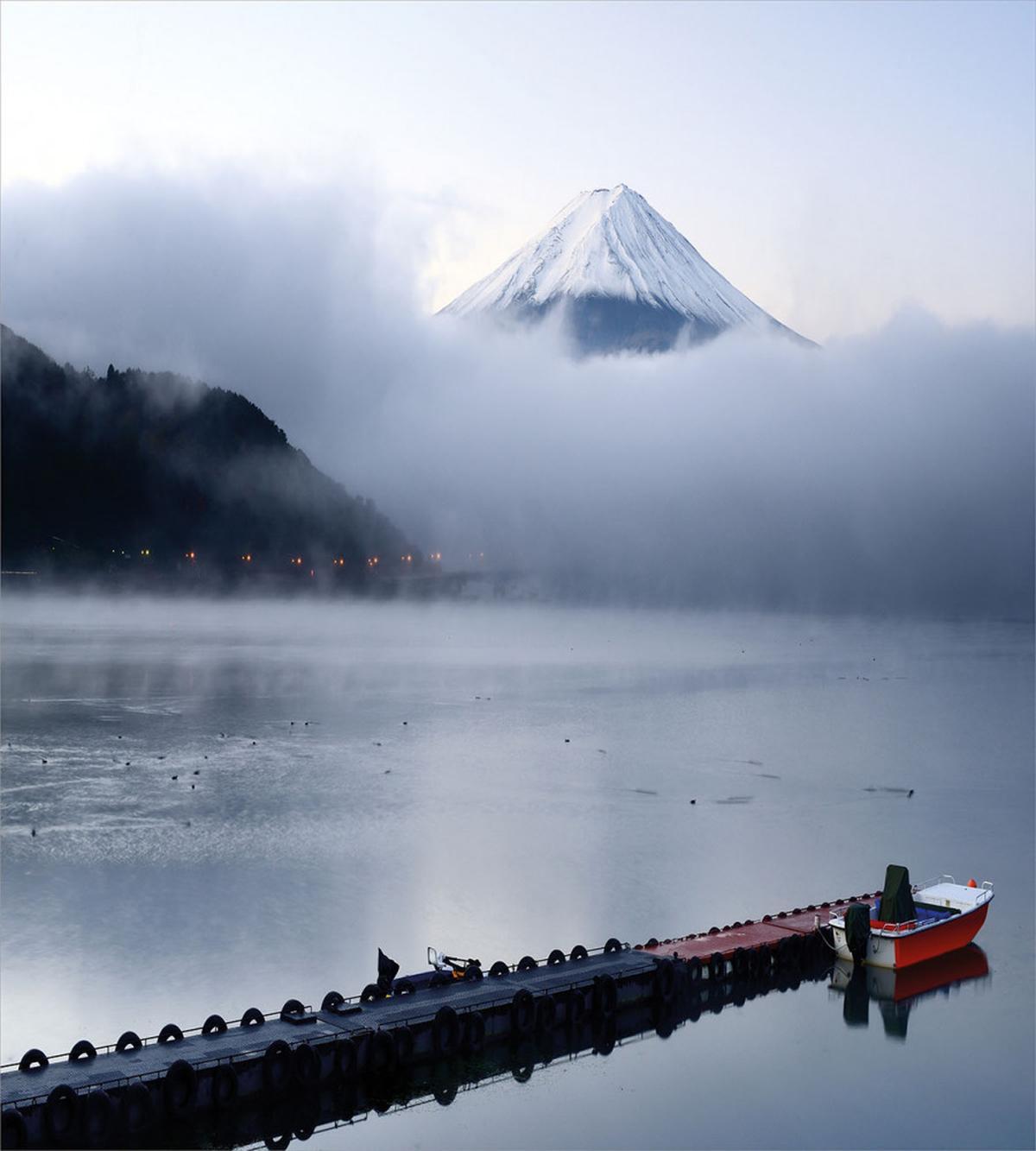 Mountain Peaks Kawaguchi Lake — Pattern