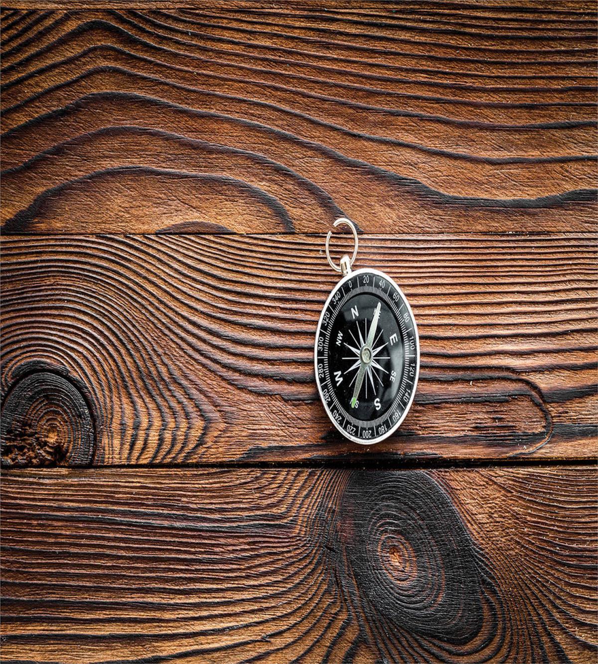 Navigator Tool on Wooden — Pattern