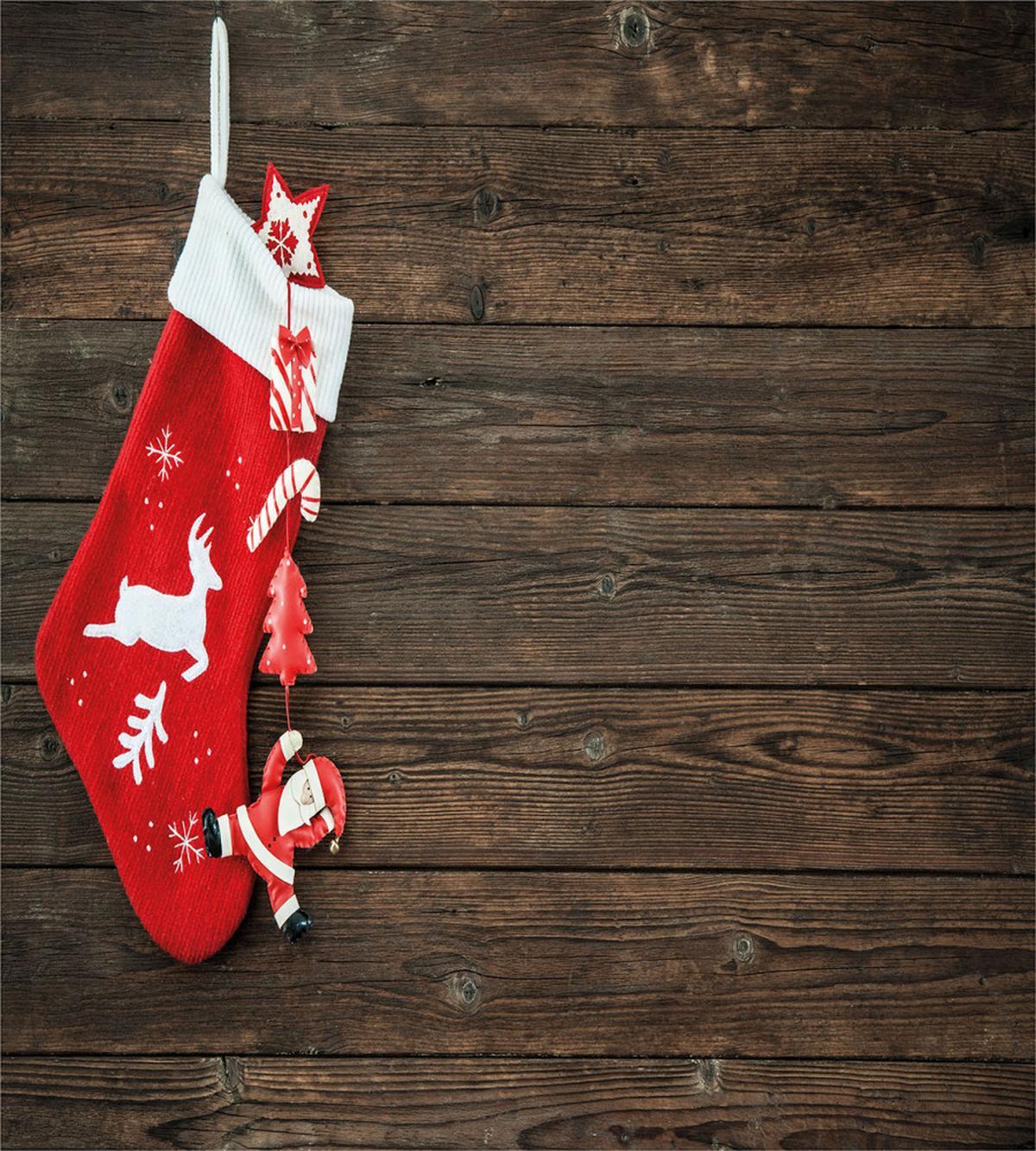 Stocking on Wooden — Pattern